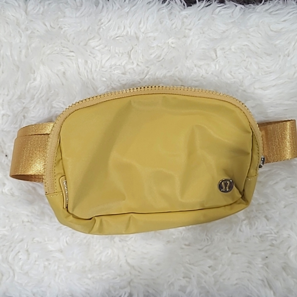Lululemon belt bag